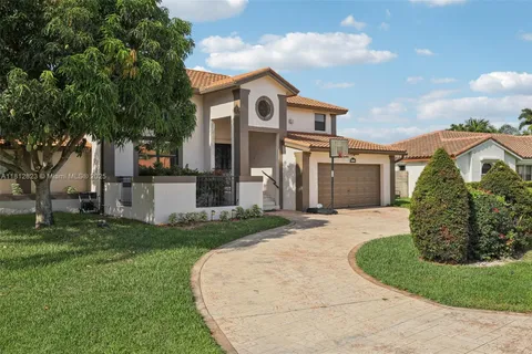 15050 E Falcons Lea Dr, Davie FL 33331