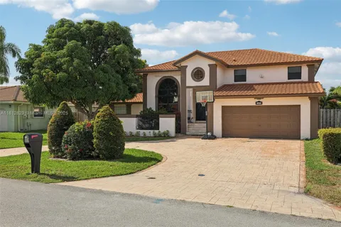15050 E Falcons Lea Dr, Davie FL 33331