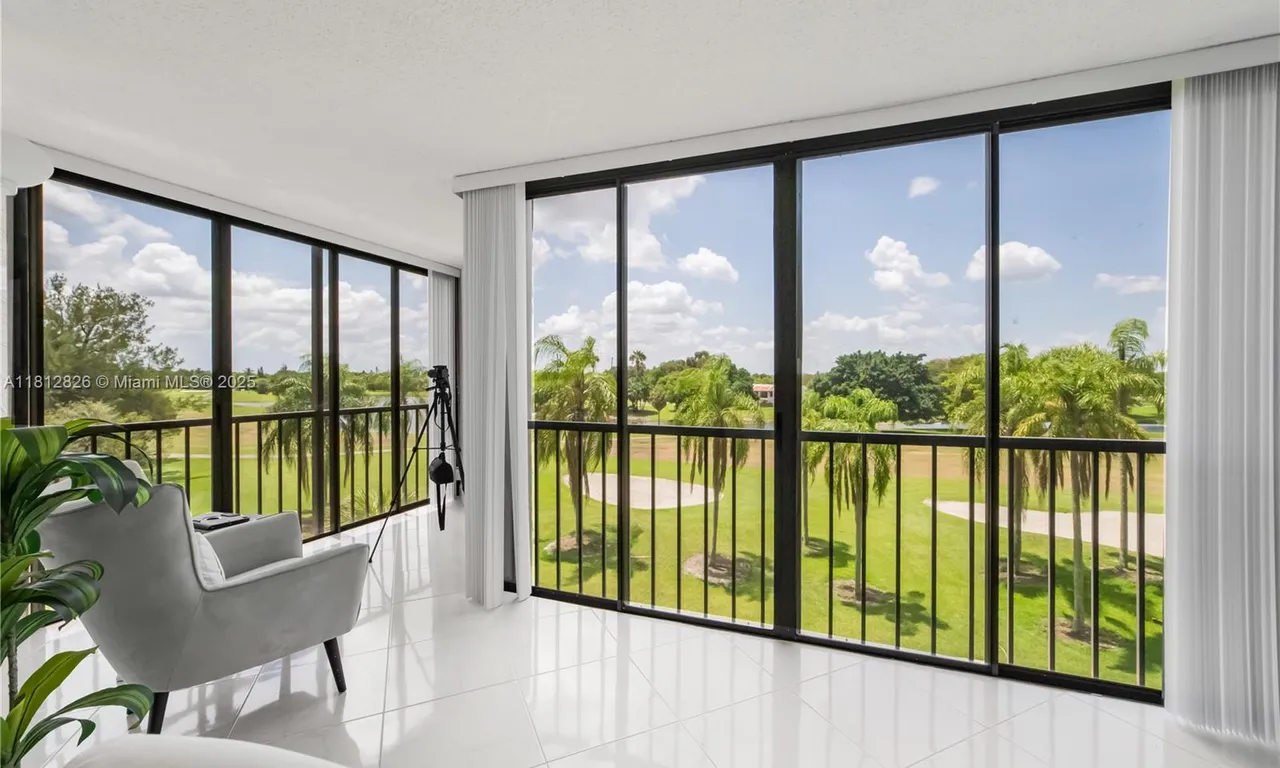 16300 Golf Club Rd # 411, Weston FL 33326