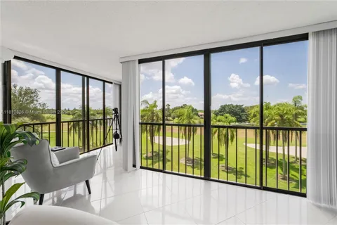 16300 Golf Club Rd # 411, Weston FL 33326