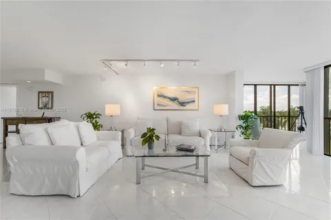16300 Golf Club Rd # 411, Weston FL 33326