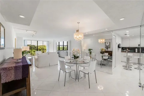 16300 Golf Club Rd # 411, Weston FL 33326