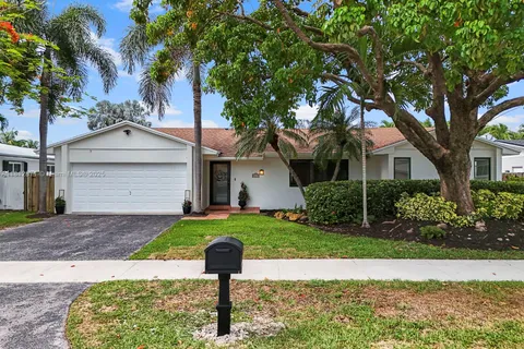 8041 SW 197th Ter, Cutler Bay FL 33189