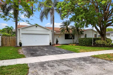 8041 SW 197th Ter, Cutler Bay FL 33189