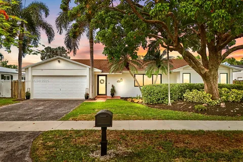 8041 SW 197th Ter, Cutler Bay FL 33189