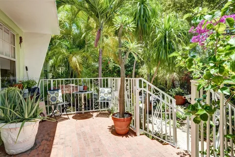 915 8th St # 109, Miami Beach FL 33139
