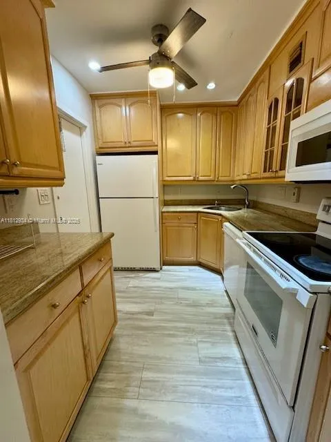 3105 Oakland Shores Dr # J202, Oakland Park FL 33309