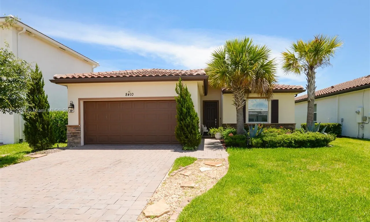 8410 NW Greenbank Cir, Port St. Lucie FL 34987
