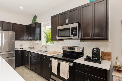 8410 NW Greenbank Cir, Port St. Lucie FL 34987