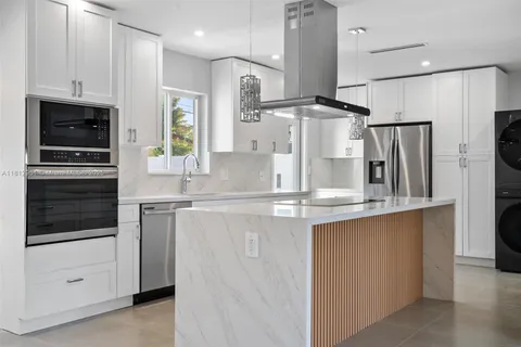 324 NE 28th St, Wilton Manors FL 33334