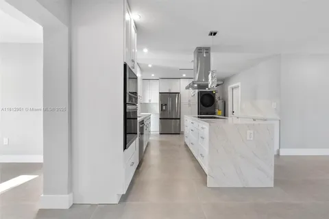 324 NE 28th St, Wilton Manors FL 33334