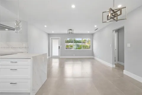 324 NE 28th St, Wilton Manors FL 33334