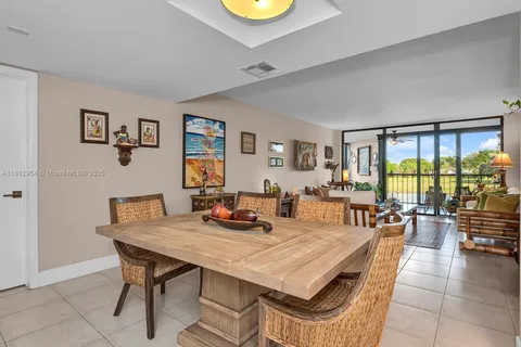 16100 Golf Club Rd # 203, Weston FL 33326