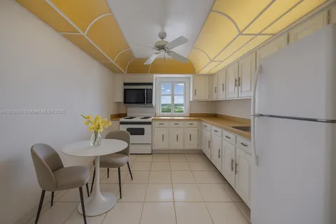 800 Parkview Dr # 729, Hallandale Beach FL 33009