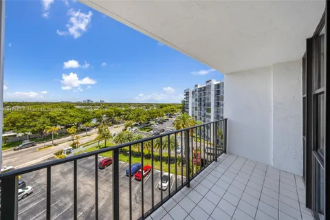 800 Parkview Dr # 729, Hallandale Beach FL 33009