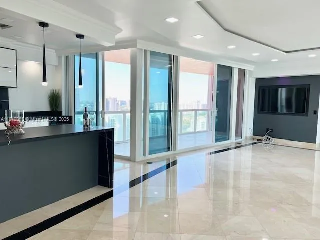 3370 Hidden Bay Dr # 2415, Aventura FL 33180