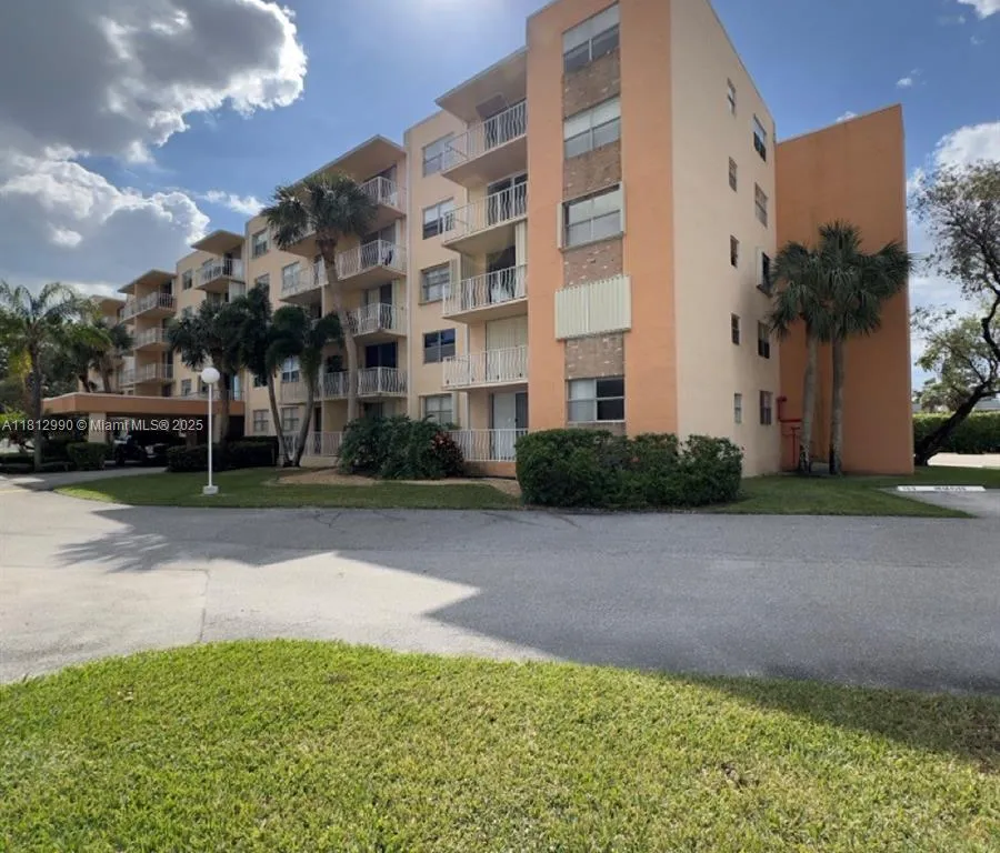 500 Executive Center Dr # 2N, West Palm Beach FL 33401