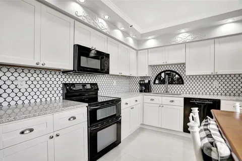 2300 NE 33rd Ave # 402, Fort Lauderdale FL 33305