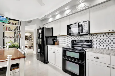 2300 NE 33rd Ave # 402, Fort Lauderdale FL 33305