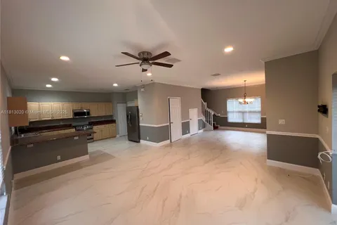 1233 NE 32nd St, Oakland Park FL 33334