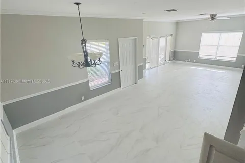 1233 NE 32nd St, Oakland Park FL 33334