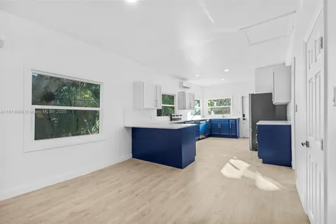 832 N C St, Lake Worth FL 33460