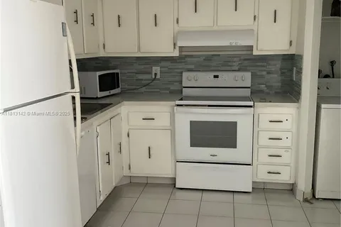 9273 Collins Ave # 1107, Surfside FL 33154