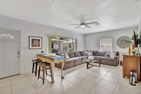 820 N Ocean Blvd # 10, Pompano Beach FL 33062