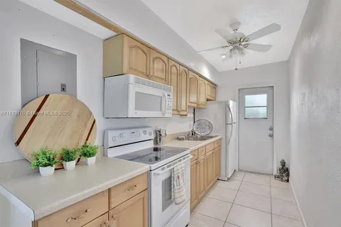 820 N Ocean Blvd # 10, Pompano Beach FL 33062