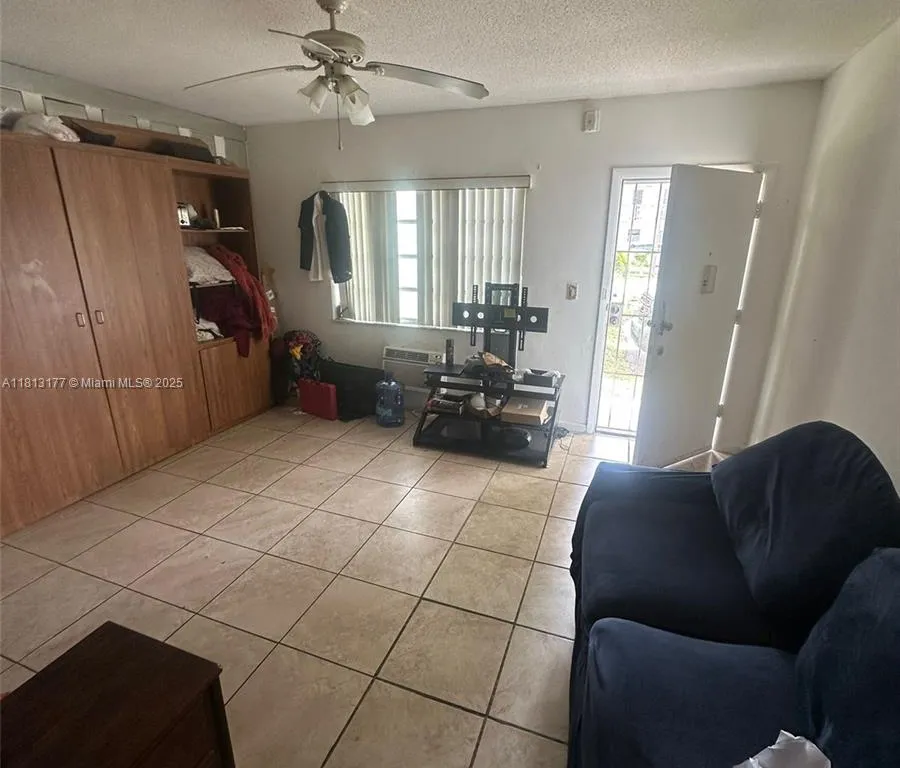 100 NW 204th St # 3, Miami Gardens FL 33169