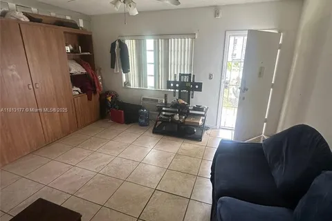 100 NW 204th St # 3, Miami Gardens FL 33169