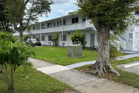 100 NW 204th St # 3, Miami Gardens FL 33169