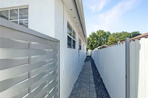 350 W 16th St, Hialeah FL 33010