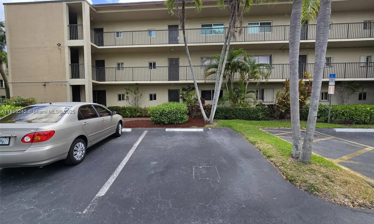 7960 NW 50th # 102, Lauderhill FL 33351