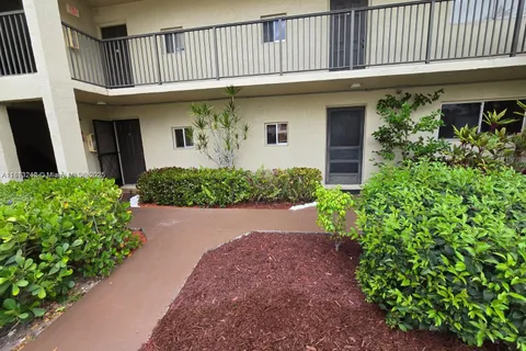 7960 NW 50th # 102, Lauderhill FL 33351