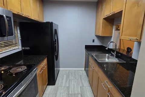 7960 NW 50th # 102, Lauderhill FL 33351