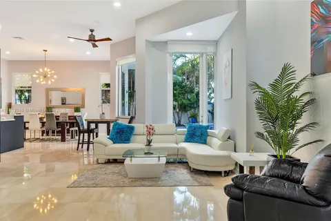 1230 S 13th Ave, Hollywood FL 33019