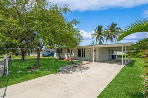 19810 Eagle Nest Rd, Cutler Bay FL 33157