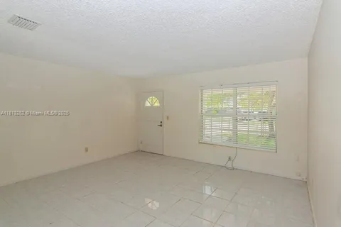 19810 Eagle Nest Rd, Cutler Bay FL 33157
