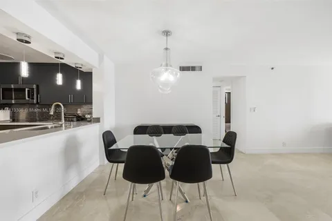 2625 Collins Ave # 907, Miami Beach FL 33140