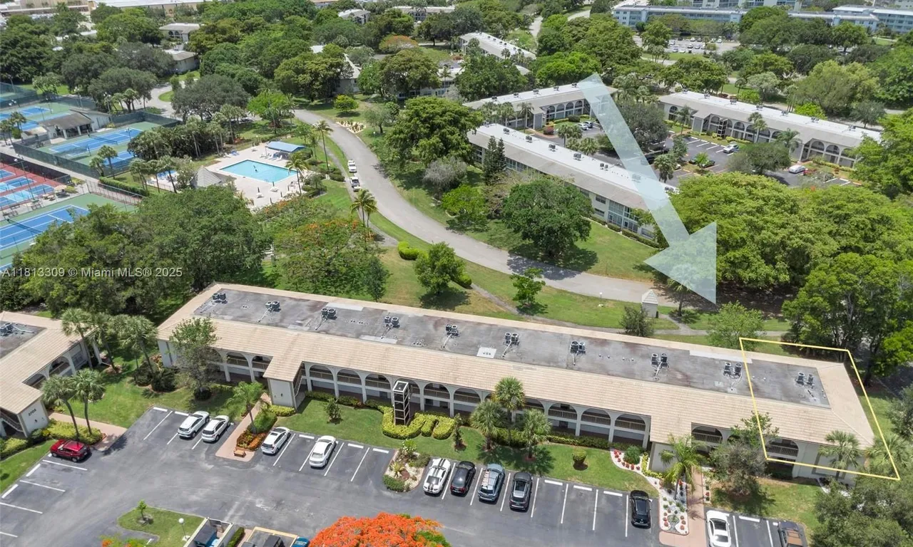 2704 Nassau Bnd # J2, Coconut Creek FL 33066