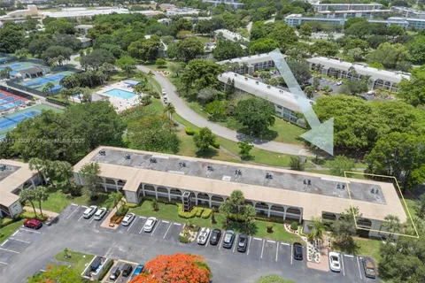 2704 Nassau Bnd # J2, Coconut Creek FL 33066