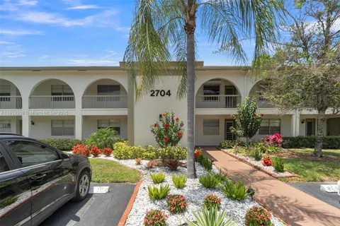 2704 Nassau Bnd # J2, Coconut Creek FL 33066