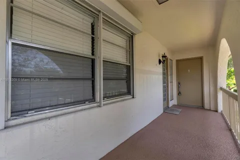 2704 Nassau Bnd # J2, Coconut Creek FL 33066