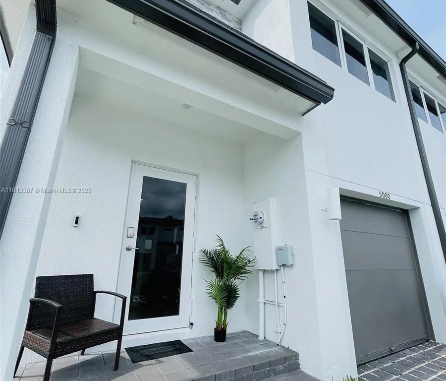 5000 SW 37th St, Pembroke Park FL 33023