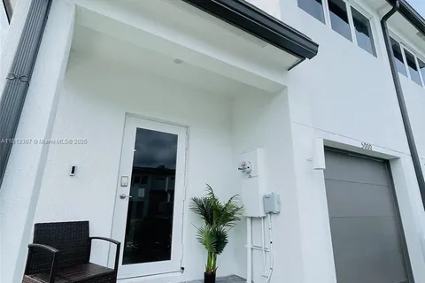 5000 SW 37th St, Pembroke Park FL 33023