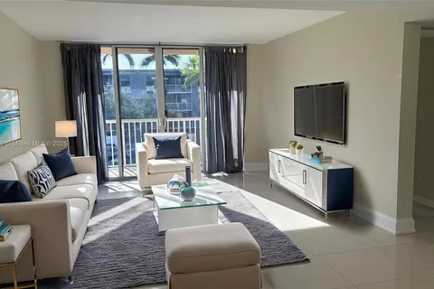 1350 SE 3rd Ave # 309, Dania Beach FL 33004