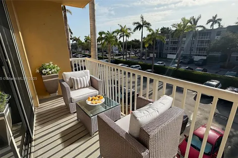 1350 SE 3rd Ave # 309, Dania Beach FL 33004