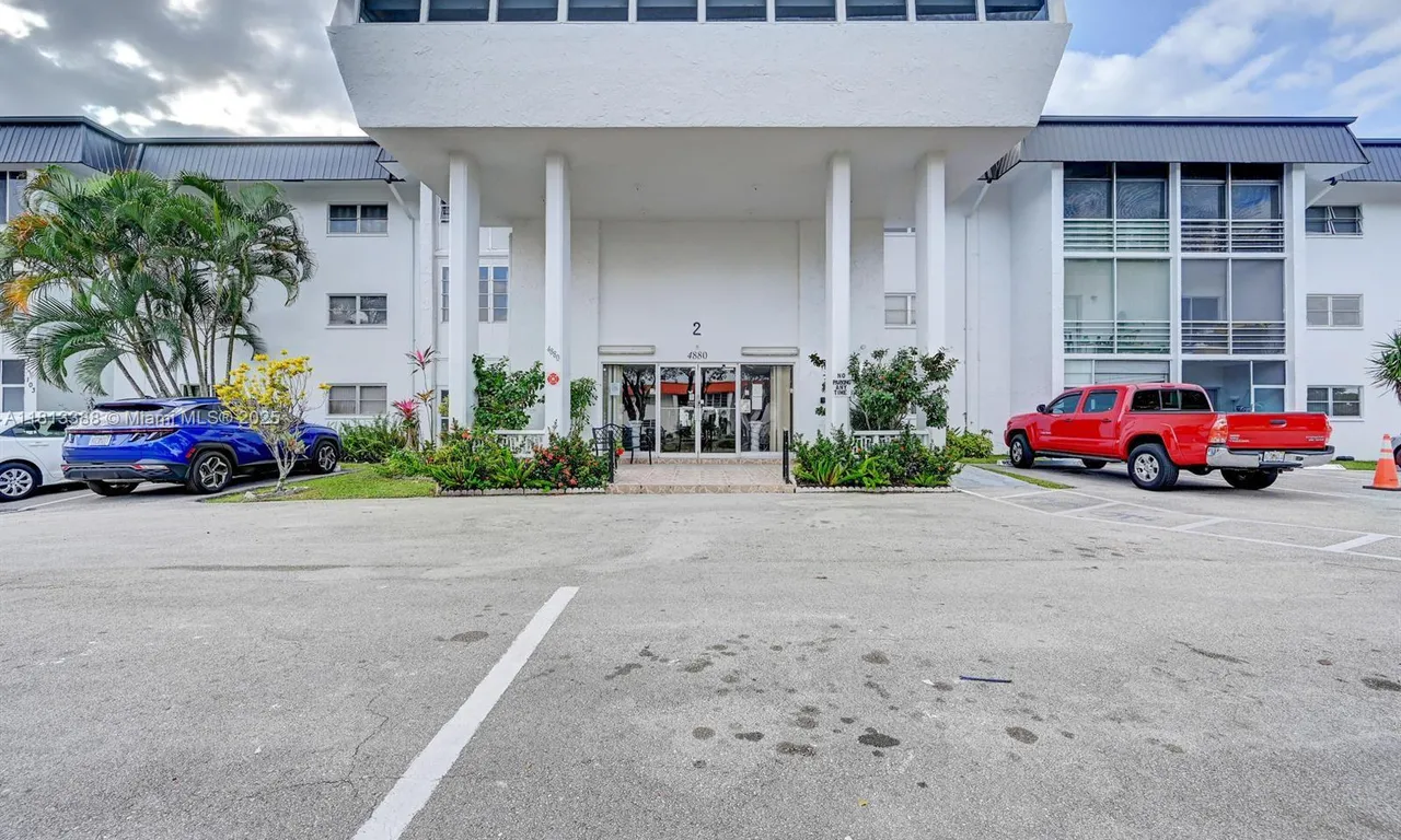 4880 NW 22nd St # 207, Lauderhill FL 33313