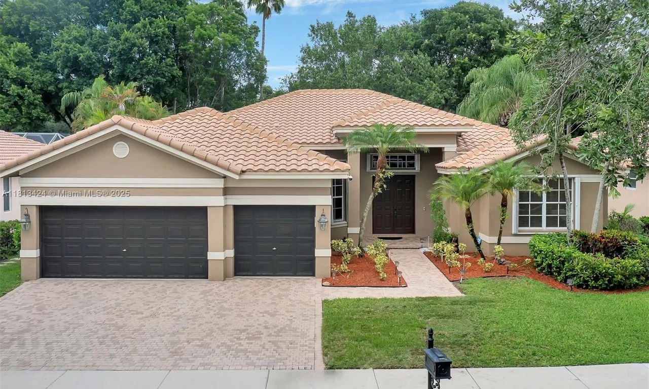 3943 Nighthawk Dr, Weston FL 33331